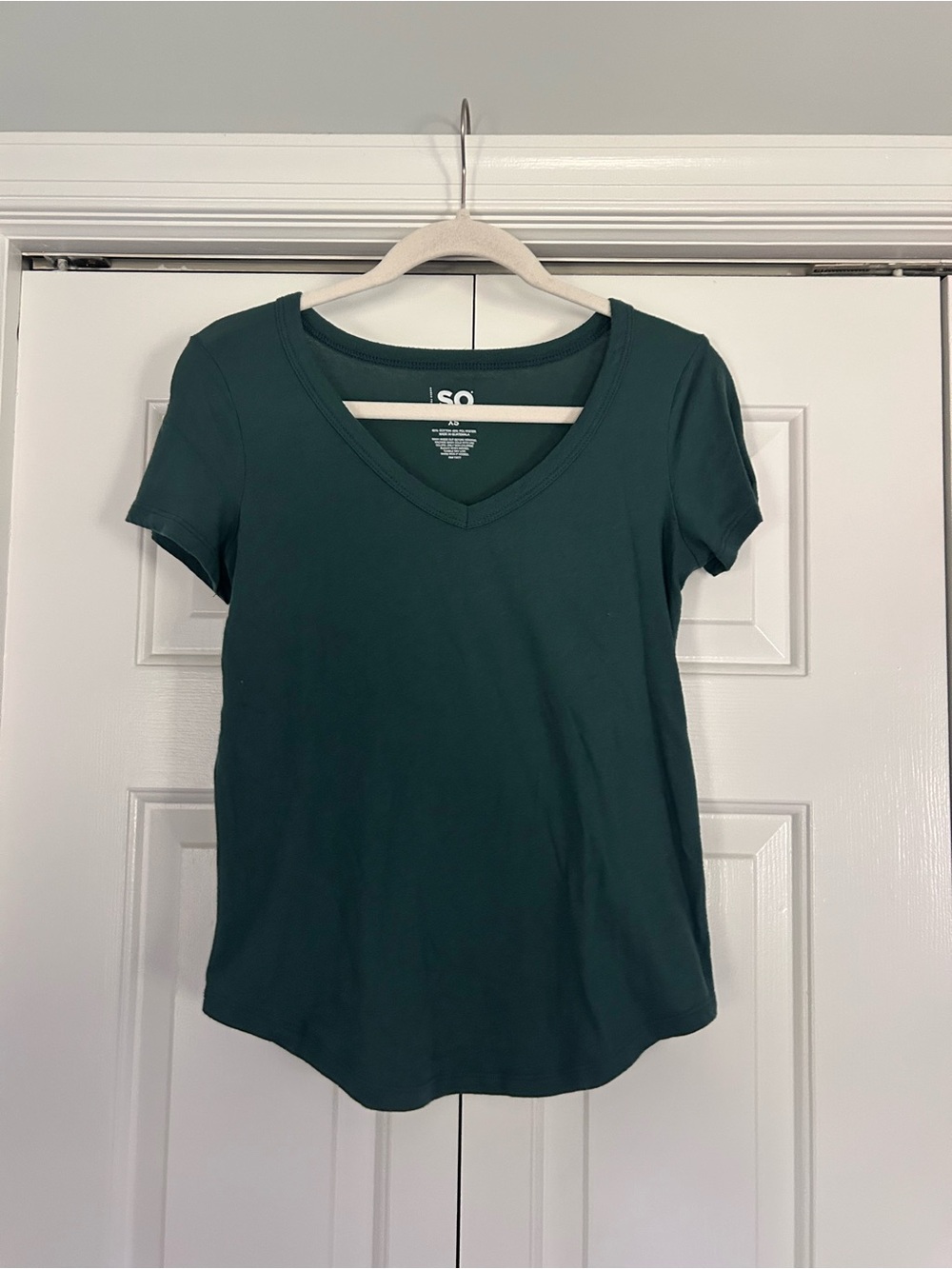 SO Women's Short Sleeve V-Neck Tee in Green